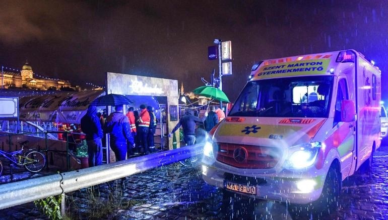 Chìm tàu du lịch trên sông, 7 khách Hàn thiệt mạng-2