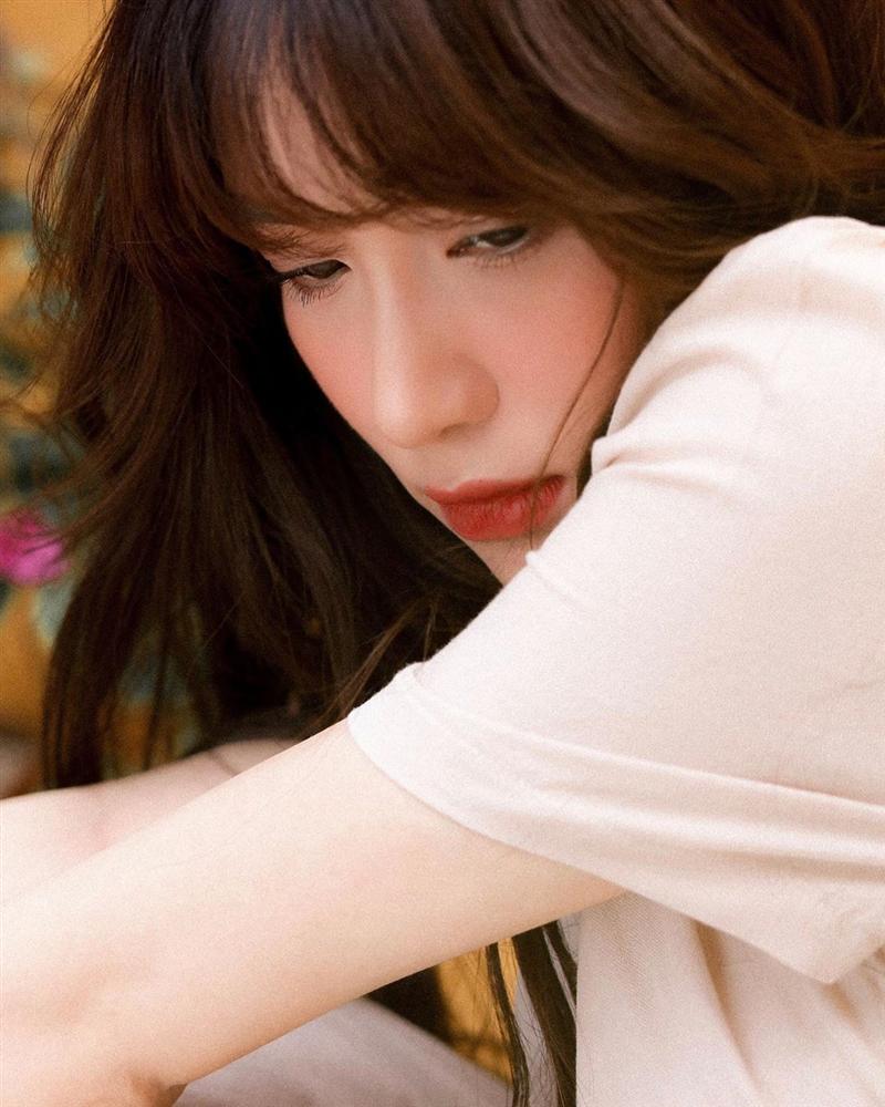 Thanh Hằng mặc bikini sexy phô diễn hình thể ở bể bơi-4