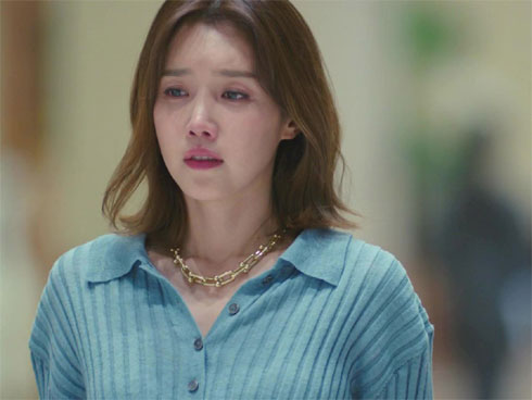 Bị mẹ chồng mỉa mai là tầm gửi ăn bám, nàng dâu mỉm cười đáp lại 1 câu khiến bà nín lặng-3