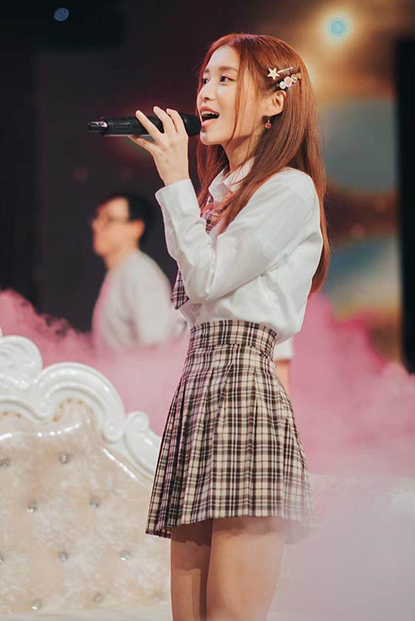 Chạy theo vòng eo 53 cm, Han Sara gầy báo động, chân tay khẳng khiu-5