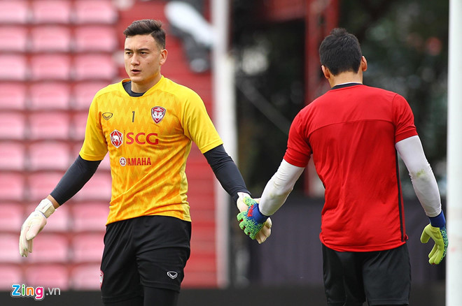 Đội bóng của Văn Lâm quyết chiêu mộ Đoàn Văn Hậu-3
