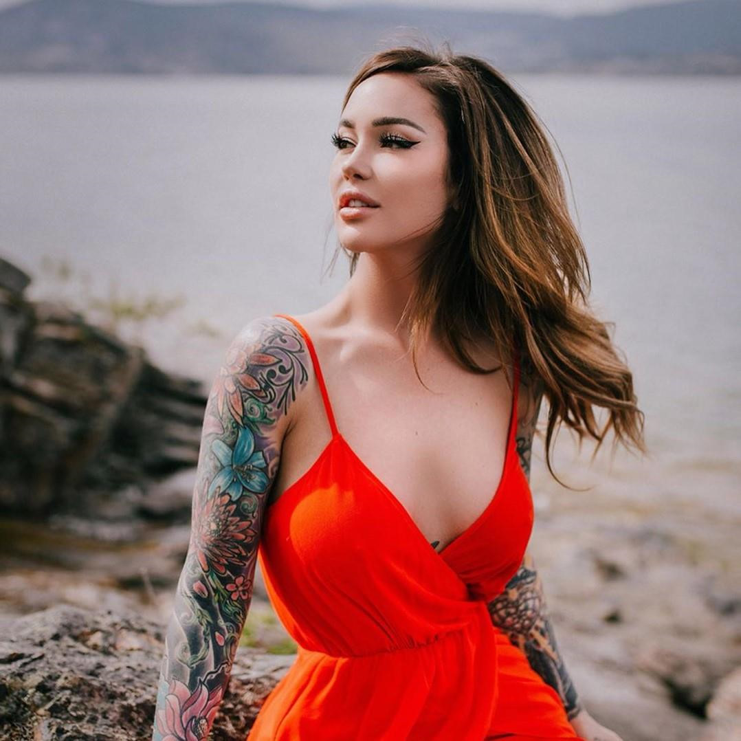 Hot girl xăm mình có vẻ ngoài nóng bỏng, kết hôn từ năm 19 tuổi-7