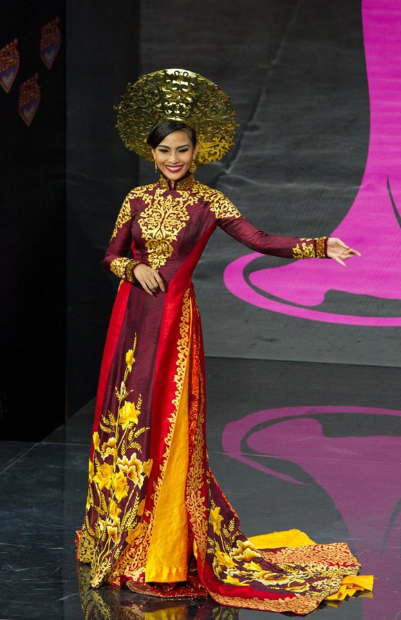 Từ trước khi có cuộc thi thiết kế, phần trang phục dân tộc của đại diện Việt Nam do ai phụ trách?-5