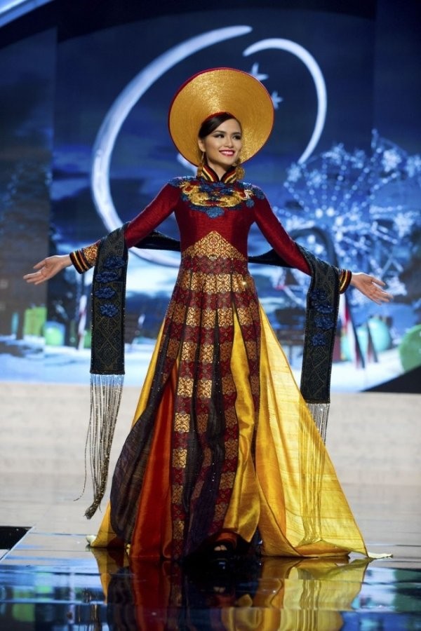 Từ trước khi có cuộc thi thiết kế, phần trang phục dân tộc của đại diện Việt Nam do ai phụ trách?-6