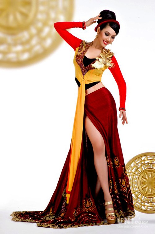 Từ trước khi có cuộc thi thiết kế, phần trang phục dân tộc của đại diện Việt Nam do ai phụ trách?-7