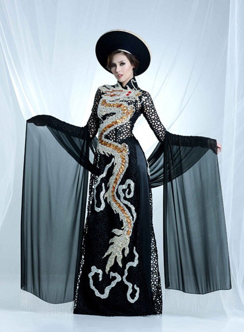 Từ trước khi có cuộc thi thiết kế, phần trang phục dân tộc của đại diện Việt Nam do ai phụ trách?-8