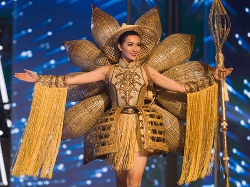 Từ trước khi có cuộc thi thiết kế, phần trang phục dân tộc của đại diện Việt Nam do ai phụ trách?