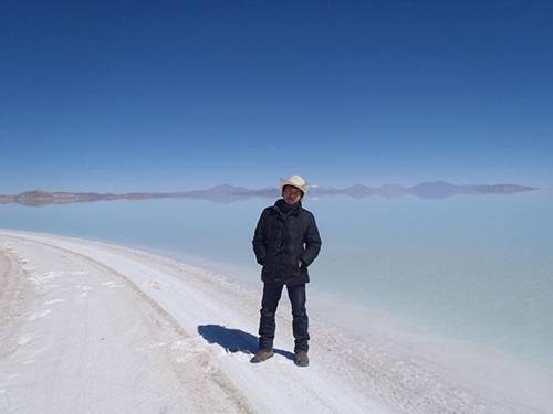 Món ăn nhìn như cục đá, muốn thưởng thức phải dùng chân giẫm đạp-1