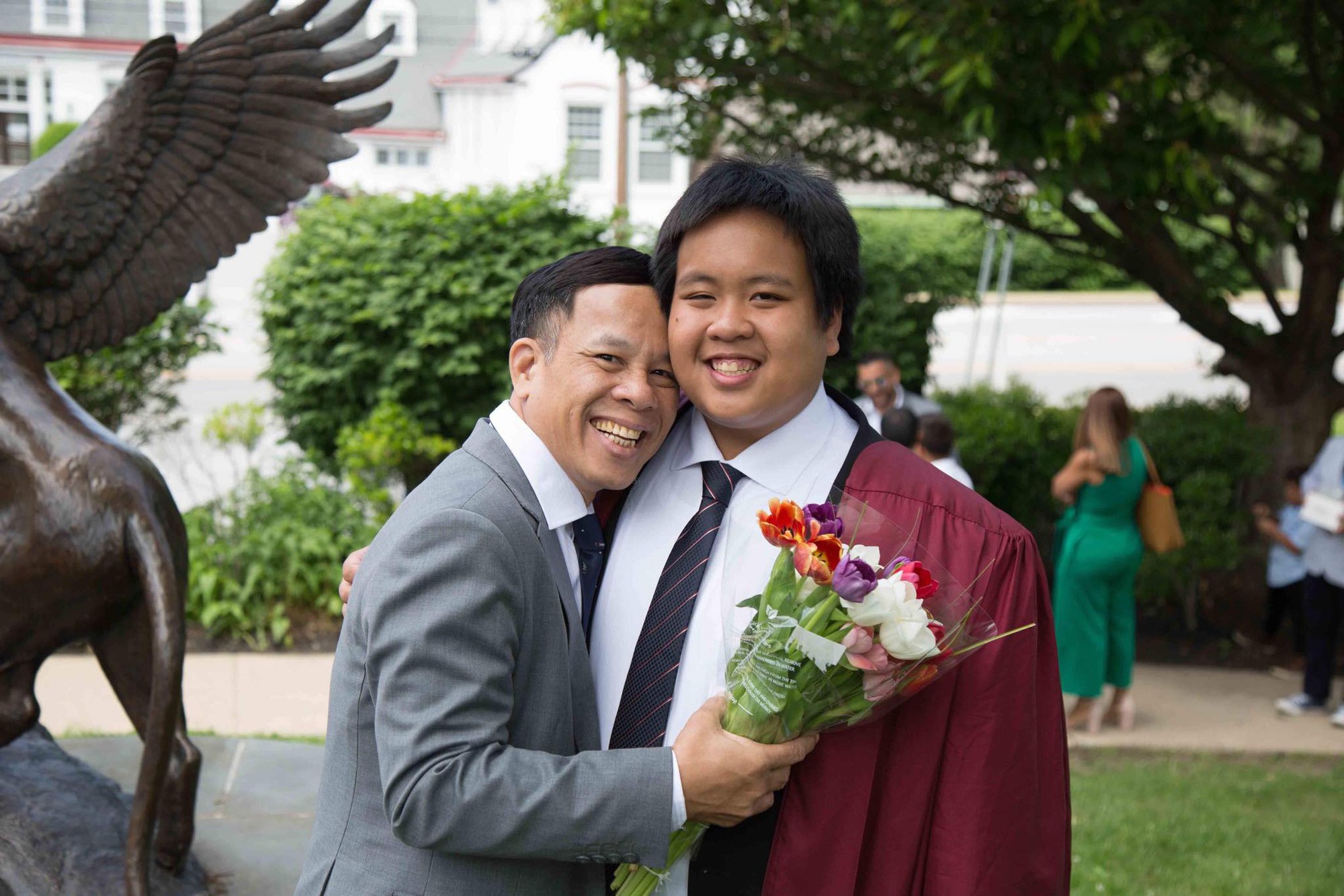 Chia sẻ xúc động của bố thần đồng Đỗ Nhật Nam trong ngày con trai tốt nghiệp THPT: Giây phút ấy thiêng liêng hơn tất thảy tiền tài và danh vọng-3