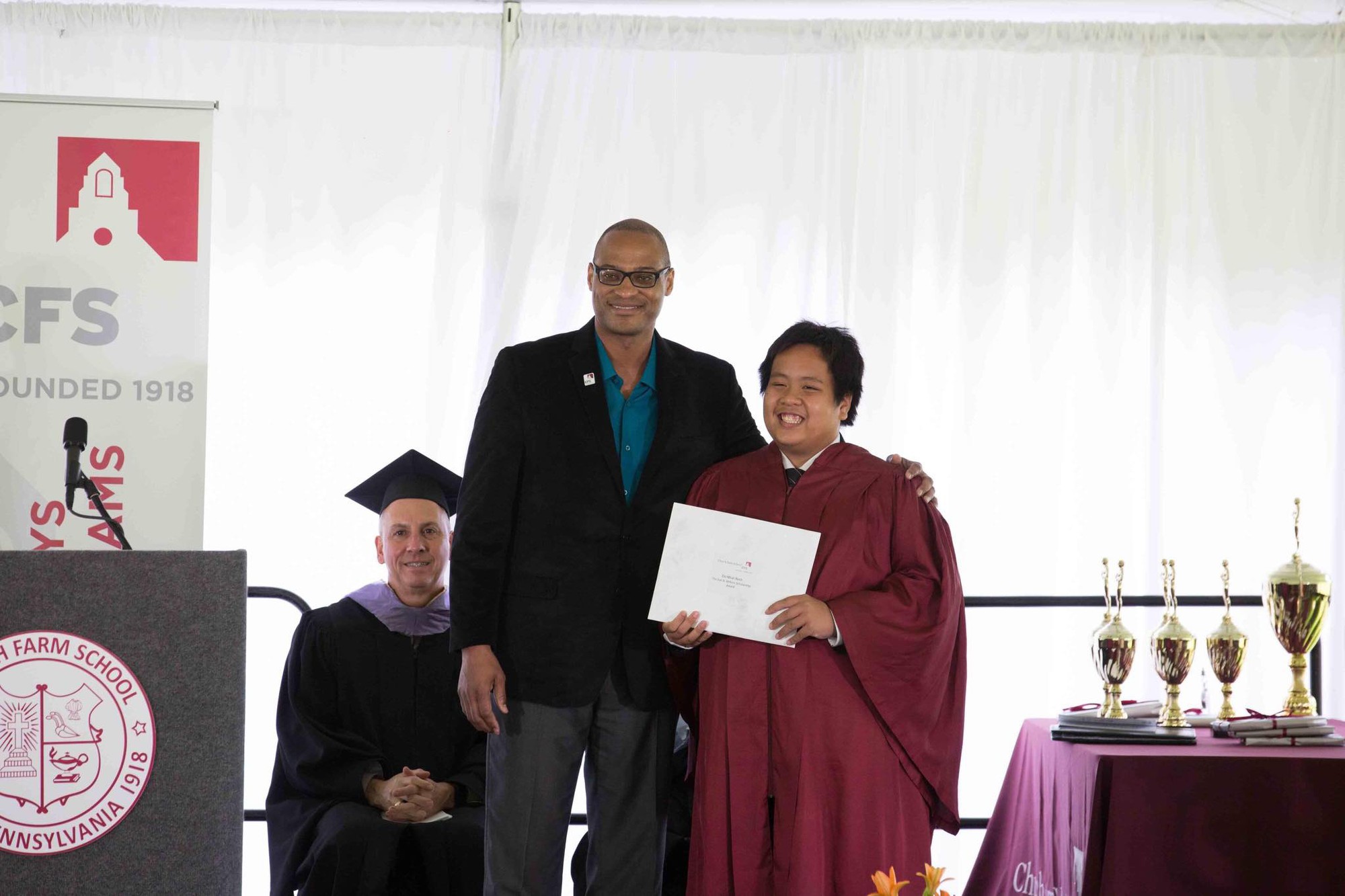 Chia sẻ xúc động của bố thần đồng Đỗ Nhật Nam trong ngày con trai tốt nghiệp THPT: Giây phút ấy thiêng liêng hơn tất thảy tiền tài và danh vọng-4