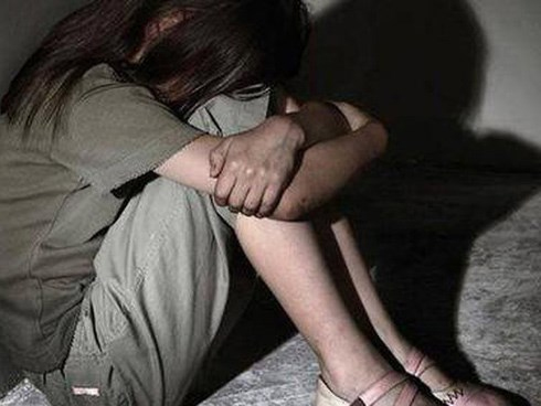 Nữ sinh lớp 11 cầu cứu Công an TP.HCM vì bị miệt thị đồ con không cha trên facebook, khiến phải tự tử-3