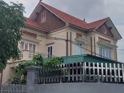 Clip bố mẹ bịn rịn tiễn con gái về nhà chồng khiến dân mạng nghẹn ngào-1