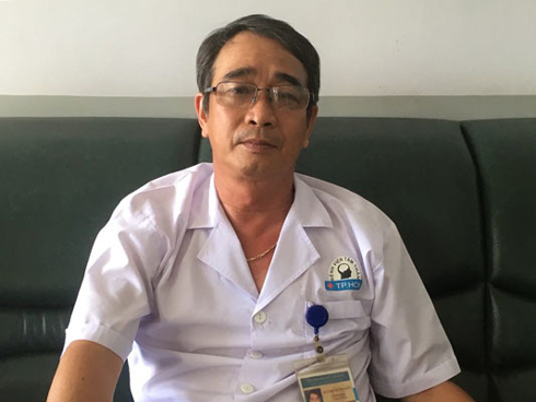 Xôn xao hình ảnh một bé trai nghi bị bố trói xích ở chân, ngồi co ro trong căn phòng ẩm thấp-2