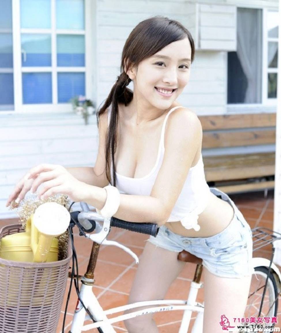 Vẻ đẹp gợi cảm của cô đào Hồng Kông từng bị tố có giá 1 tỷ-18