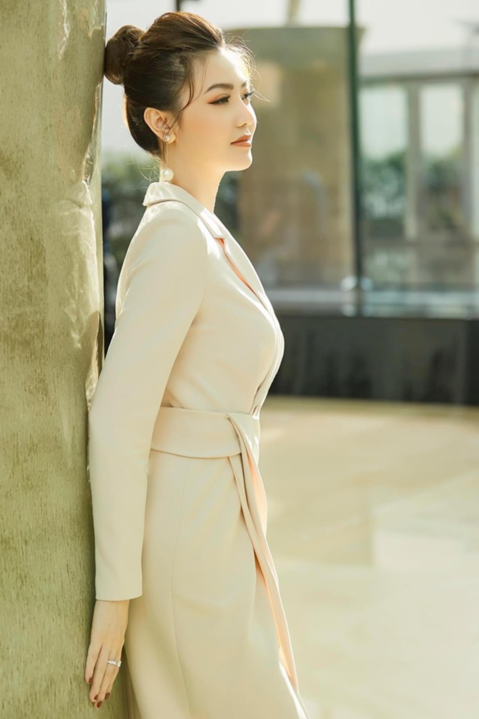 Mỹ nữ Vũng Tàu đi xe 70 tỷ mặc đồ thanh lịch thu hút mọi ánh nhìn-3