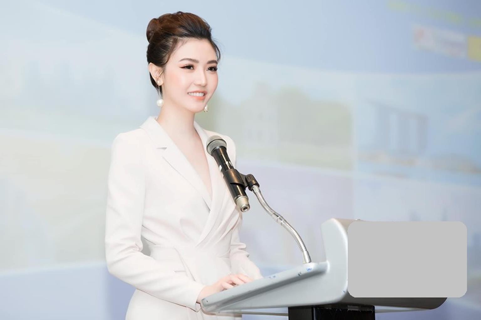 Mỹ nữ Vũng Tàu đi xe 70 tỷ mặc đồ thanh lịch thu hút mọi ánh nhìn-5