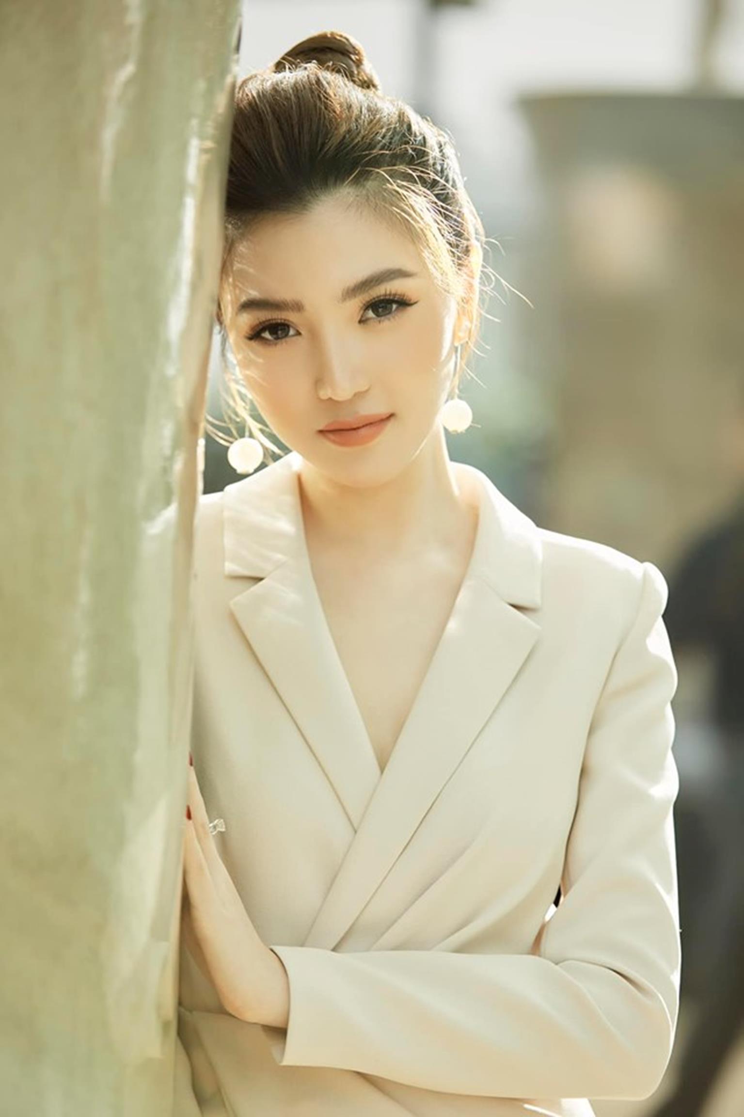 Mỹ nữ Vũng Tàu đi xe 70 tỷ mặc đồ thanh lịch thu hút mọi ánh nhìn-7