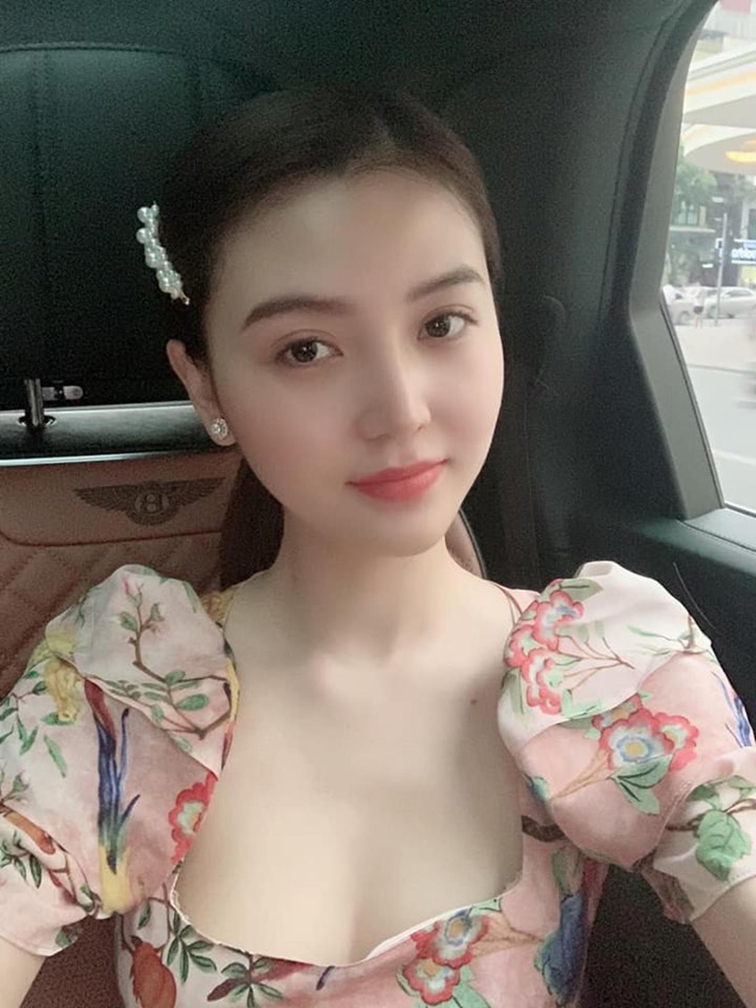 Mỹ nữ Vũng Tàu đi xe 70 tỷ mặc đồ thanh lịch thu hút mọi ánh nhìn-12