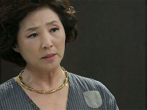 Nghe tiếng vợ rên rỉ sau cánh cửa nhà hàng xóm, tôi nóng máu lao vào rồi đỏ mặt-3