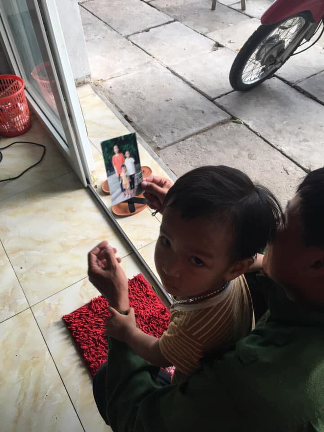 Bố đưa 3 đứa con đi chụp ảnh kỷ niệm, ý nghĩa đằng sau khiến dân mạng rưng rưng cảm động-4