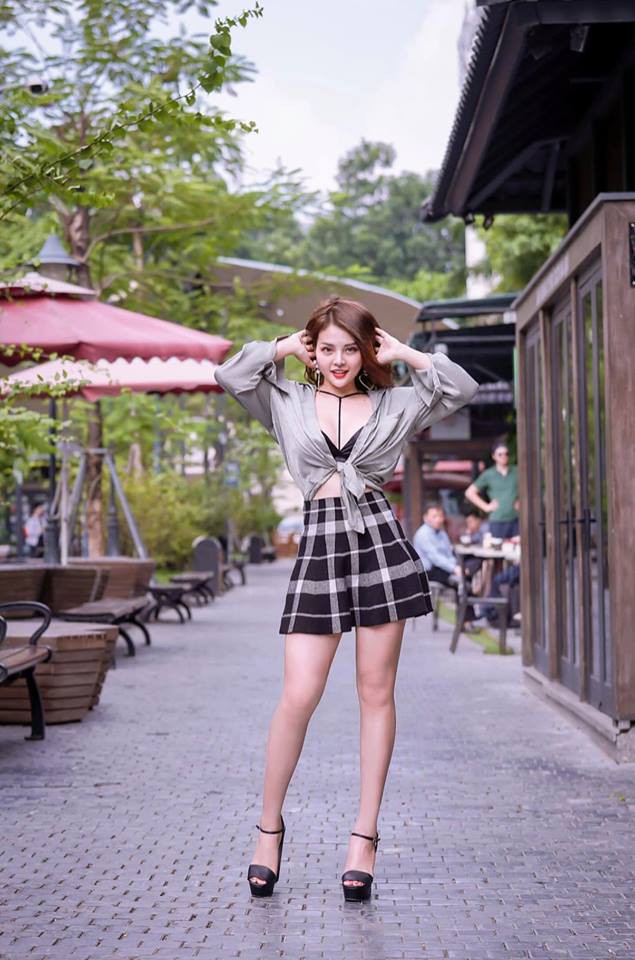 Chân dung nữ thư ký nóng bỏng khiến Vũ Về nhà đi con mê mẩn-3