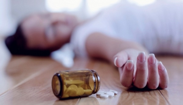 Chú rể đột tử trong ngày cưới vì hành động móc họng sai lầm khi say rượu-4