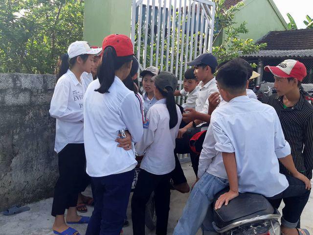 5 HS chết đuối: Bố chưa kịp về nhìn con, xót xa cảnh áo trắng học trò đưa tiễn bạn-3