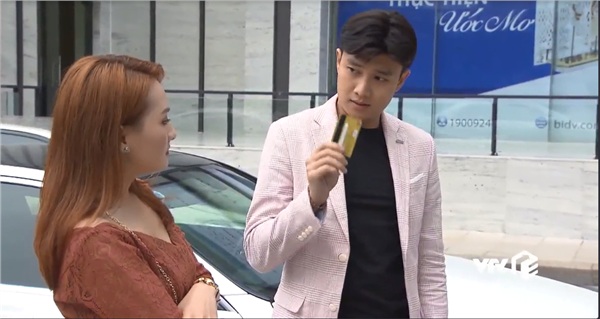 Hạt sạn to đùng trong Về nhà đi con tập 35 thuộc về Vũ: Dùng thẻ ngân hàng này nhưng trừ tiền từ tài khoản ngân hàng khác-2