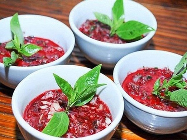 Ăn tiết canh lòng lợn, người đàn ông tử vong-1