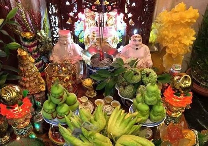 Đặt ban thờ Thần Tài thế này bảo sao cúng mãi mà tiền bạc vẫn chẳng thấy đâu, quanh năm hao tài tốn của-2