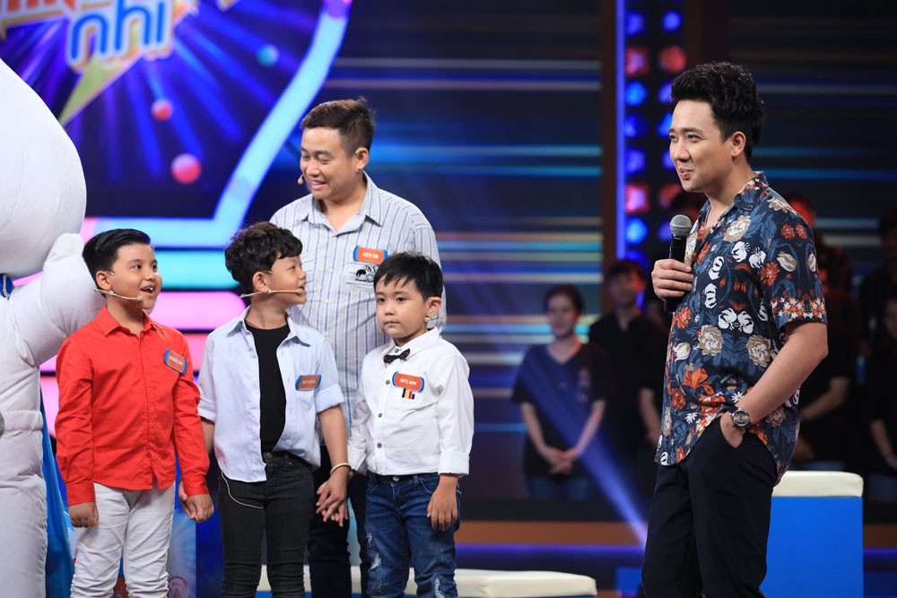 Cả đời làm MC chắc Trấn Thành cũng không ngờ có ngày mình bị đứa bé 5 tuổi bắt bẻ đến câm nín thế này-1