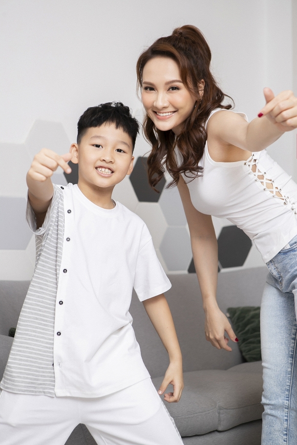 Diễn viên Bảo Thanh lần đầu rủ con trai 8 tuổi làm mẫu ảnh-6