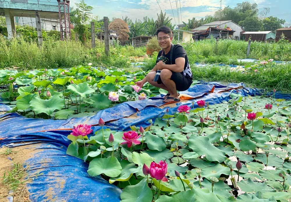 Độc nhất Việt Nam, chàng trai 9X đào 20 hồ quanh nhà trồng 40 loài sen hiếm-1