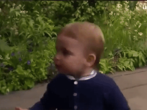 Lần đầu tiên xuất hiện công khai cùng gia đình, Hoàng tử Louis đã nhanh chóng đánh bật tất cả, trở thành nhân vật HOT nhất sự kiện-7