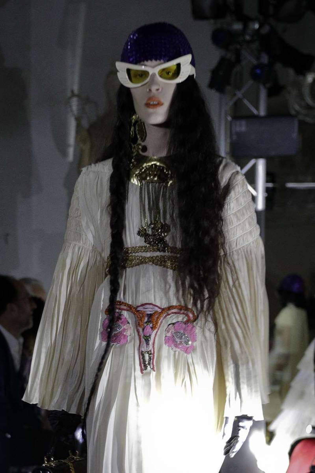 Cho hình tử cung phụ nữ lên thiết kế, Gucci bị dân mạng ném đá: Chúng tôi không phải là máy sinh sản-2