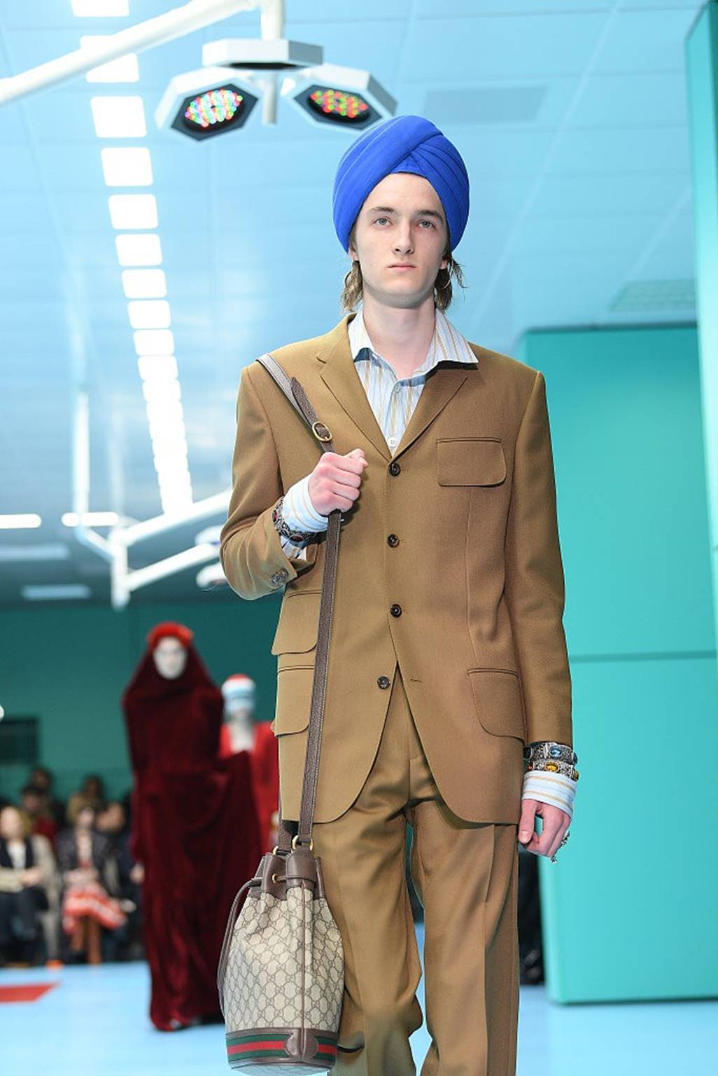 Cho hình tử cung phụ nữ lên thiết kế, Gucci bị dân mạng ném đá: Chúng tôi không phải là máy sinh sản-4