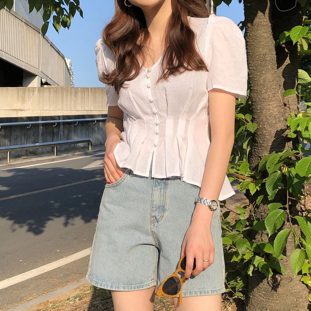 10 set đồ với áo blouse trắng dưới đây sẽ là cẩm nang mặc đẹp cho các chị em công sở suốt hè này-10