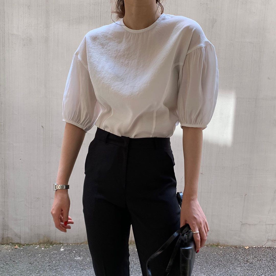 10 set đồ với áo blouse trắng dưới đây sẽ là cẩm nang mặc đẹp cho các chị em công sở suốt hè này-6