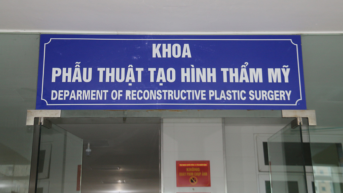 Phía sau gương mặt của người đàn bà đẹp bị tạt axit-13