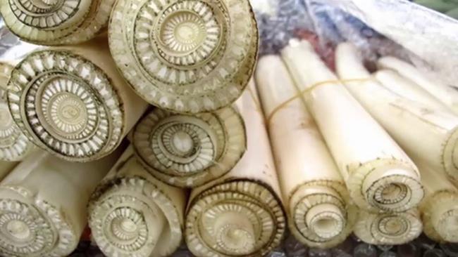 Loạt hàng Việt cứ sang nước ngoài là tự động đội giá” cao ngất ngưởng-13