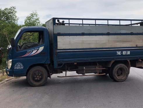 Clip: Thời điểm Thượng úy CSGT bị xe container cán tử vong tại chỗ ở Tiền Giang-2