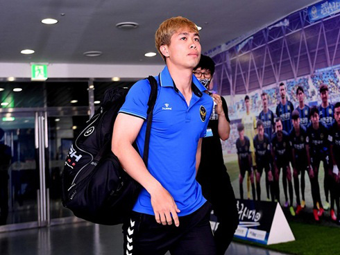 CĐV mở hội, vui mừng khôn xiết” khi Công Phượng chia tay Incheon, sang Pháp thử việc-4