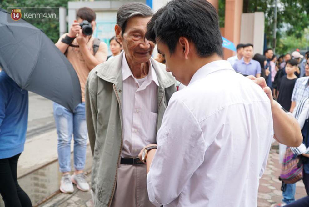 Ngày đầu tiên thi vào lớp 10 năm 2019 tại Hà Nội và TPHCM: Thí sinh ra sớm 30 phút, đề dễ thở-10