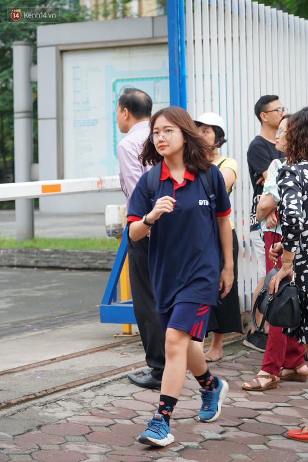 Ngày đầu tiên thi vào lớp 10 năm 2019 tại Hà Nội và TPHCM: Thí sinh ra sớm 30 phút, đề dễ thở-12