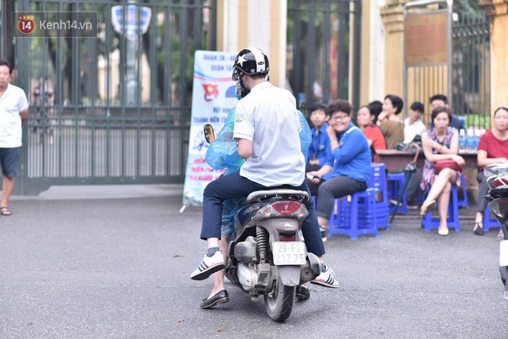 Ngày đầu tiên thi vào lớp 10 năm 2019 tại Hà Nội và TPHCM: Thí sinh ra sớm 30 phút, đề dễ thở-6