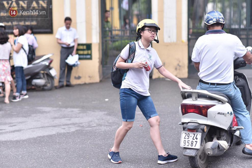 Ngày đầu tiên thi vào lớp 10 năm 2019 tại Hà Nội và TPHCM: Thí sinh ra sớm 30 phút, đề dễ thở-9
