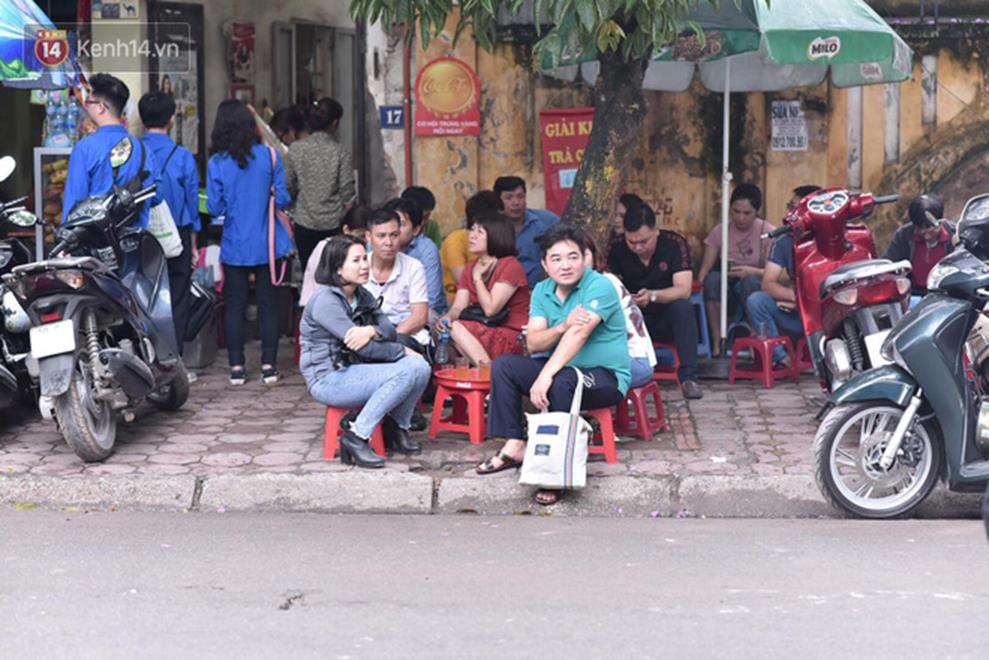 Ngày đầu tiên thi vào lớp 10 năm 2019 tại Hà Nội và TPHCM: Thí sinh ra sớm 30 phút, đề dễ thở-21