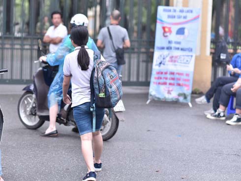 Đề thi môn Ngữ văn vào lớp 10 ở Hà Nội-2