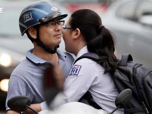 Người mẹ bị ung thư xin viện về nhà đưa con đi thi: Con gái tha thiết mong mẹ chỉ đến 1 hôm thôi là hạnh phúc rồi!-9