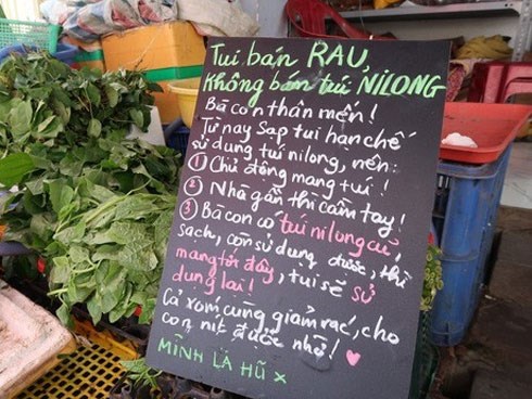 Tiểu thương bán rau, quyết không bán túi ni-lông gây “sốt” cộng đồng mạng